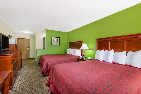  - Days Inn & Suites Wichita - I-135, Exit 1A