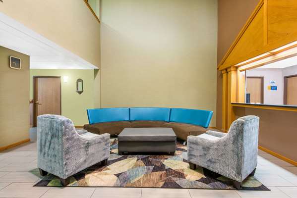  - Days Inn & Suites Wichita - I-135, Exit 1A