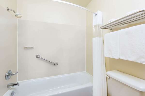  - Days Inn & Suites Wichita - I-135, Exit 1A