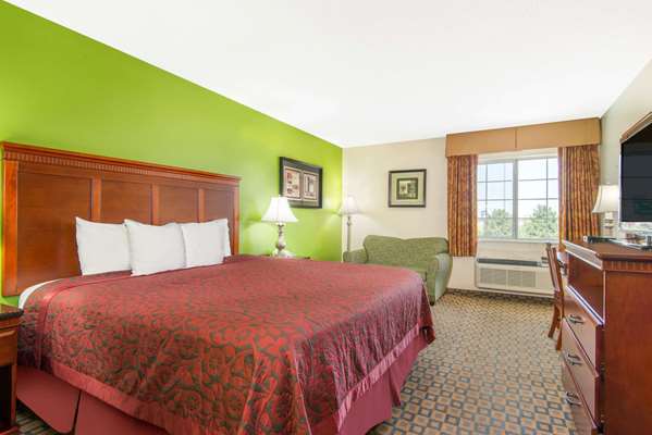  - Days Inn & Suites Wichita - I-135, Exit 1A
