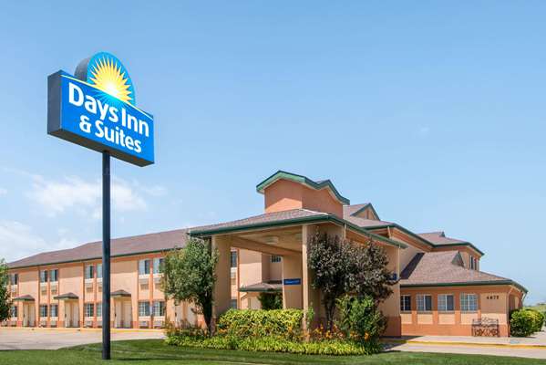 Exterior view - Days Inn & Suites Wichita - I-135, Exit 1A