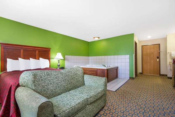  - Days Inn & Suites Wichita - I-135, Exit 1A