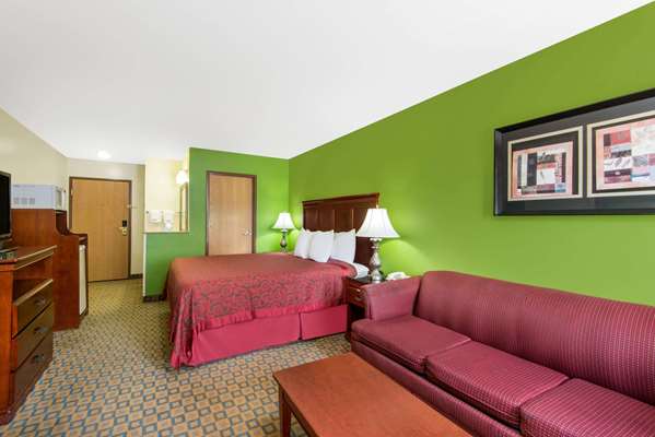  - Days Inn & Suites Wichita - I-135, Exit 1A