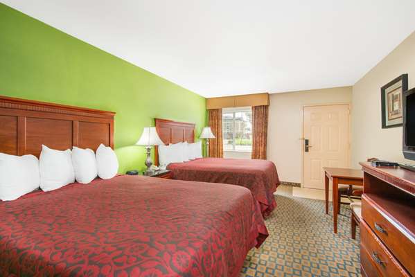  - Days Inn & Suites Wichita - I-135, Exit 1A