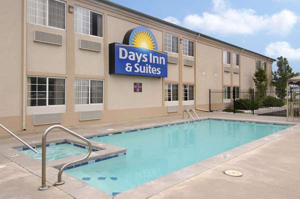 Pool - Days Inn & Suites Wichita - I-135, Exit 1A