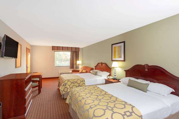 Suite - Baymont Inn & Suites Midway - I-10, Exit 192
