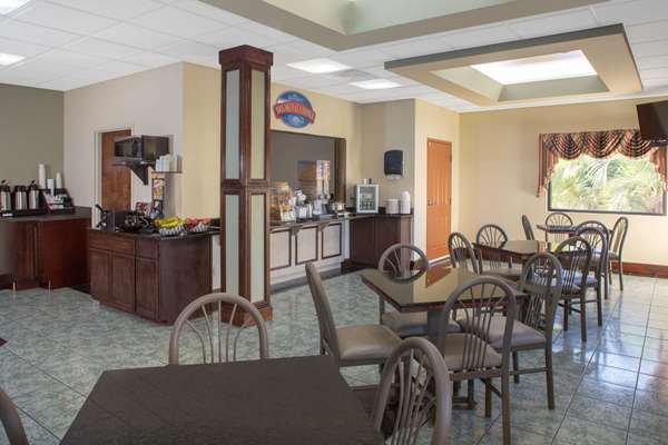  - Baymont Inn & Suites Midway - I-10, Exit 192