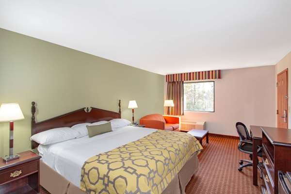Suite - Baymont Inn & Suites Midway - I-10, Exit 192