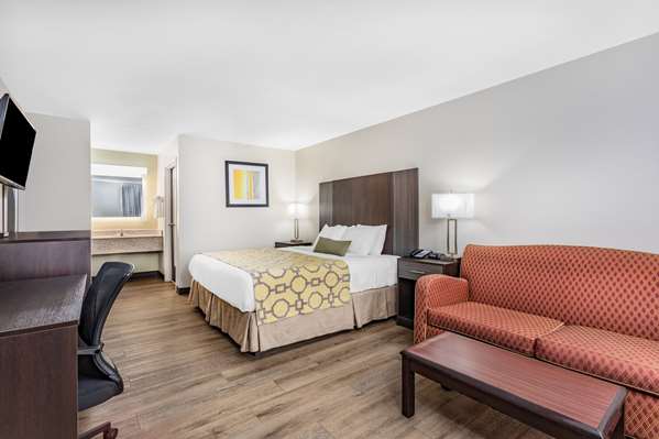 Suite - Baymont Inn & Suites Midway - I-10, Exit 192