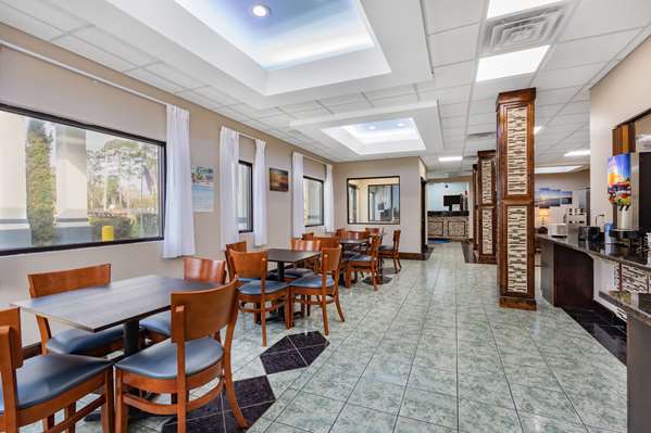  - Baymont Inn & Suites Midway - I-10, Exit 192