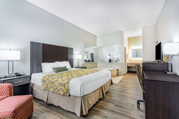 Suite - Baymont Inn & Suites Midway - I-10, Exit 192