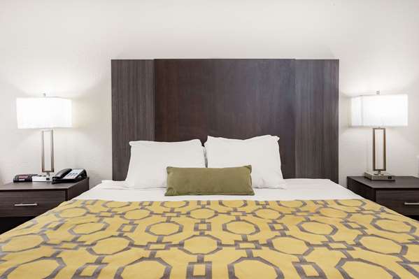 Suite - Baymont Inn & Suites Midway - I-10, Exit 192