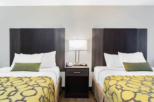 Suite - Baymont Inn & Suites Midway - I-10, Exit 192