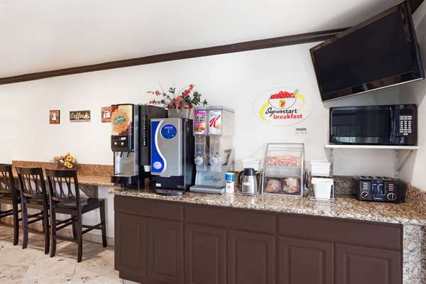  - Super 8 Motel Santa Clarita