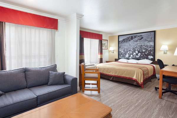  - Super 8 Motel Santa Clarita