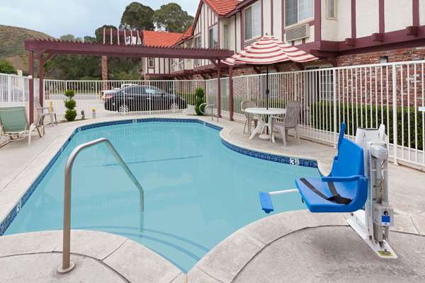 Pool - Super 8 Motel Santa Clarita