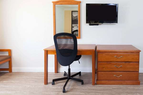  - Super 8 Motel Santa Clarita