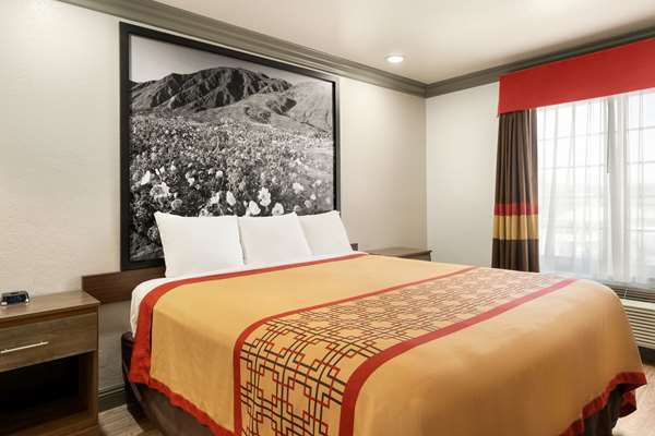  - Super 8 Motel Santa Clarita