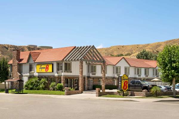 Exterior view - Super 8 Motel Santa Clarita