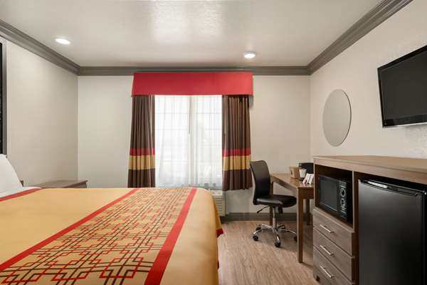  - Super 8 Motel Santa Clarita
