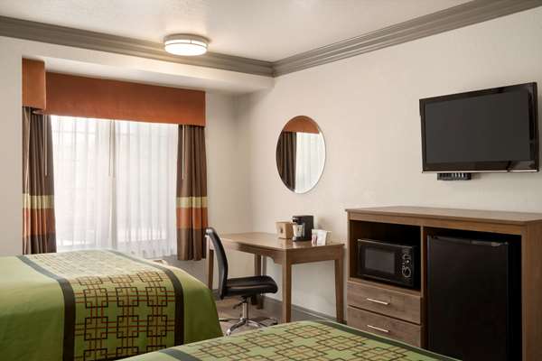  - Super 8 Motel Santa Clarita