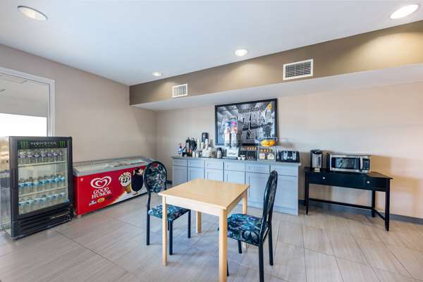  - Super 8 Hotel Quartzsite - I-10, Exit 17