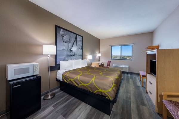  - Super 8 Hotel Quartzsite - I-10, Exit 17