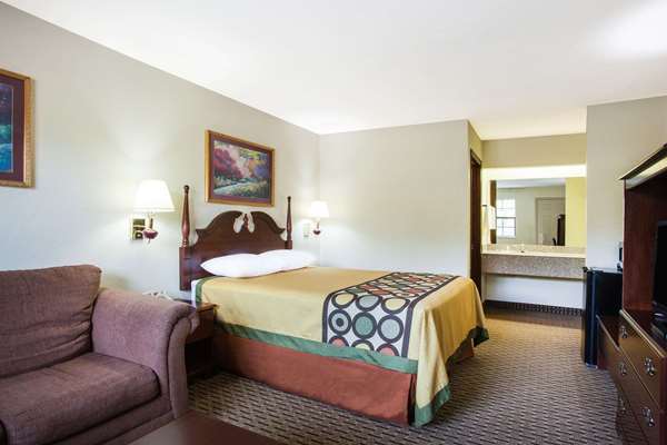  - Super 8 Motel Cabot - US 167, Exit 19