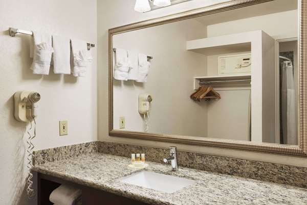  - Days Inn at the Coast Oceanside - I-5, Exit 54C