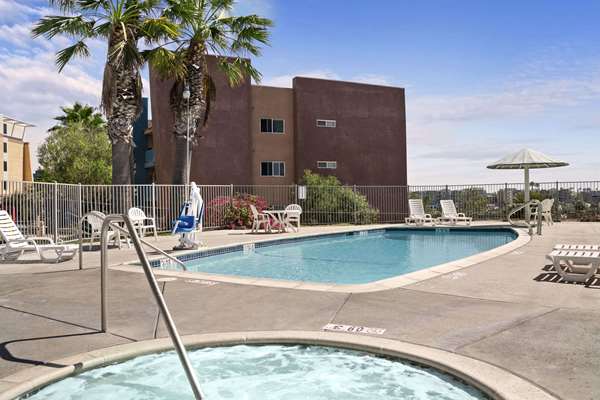 Pool - Days Inn at the Coast Oceanside - I-5, Exit 54C