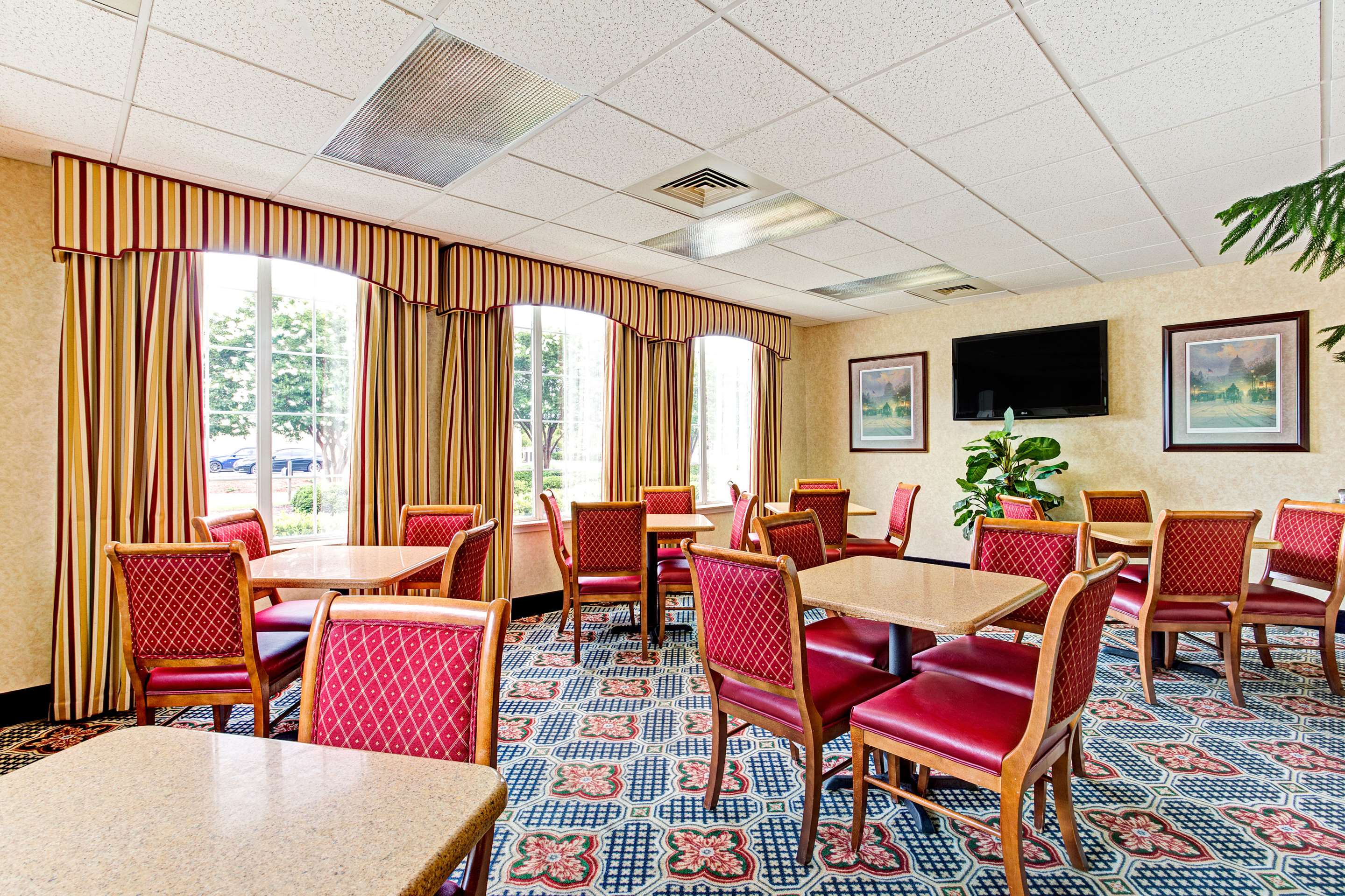 Restaurant | Super 8 by Wyndham Smithfield-Selma