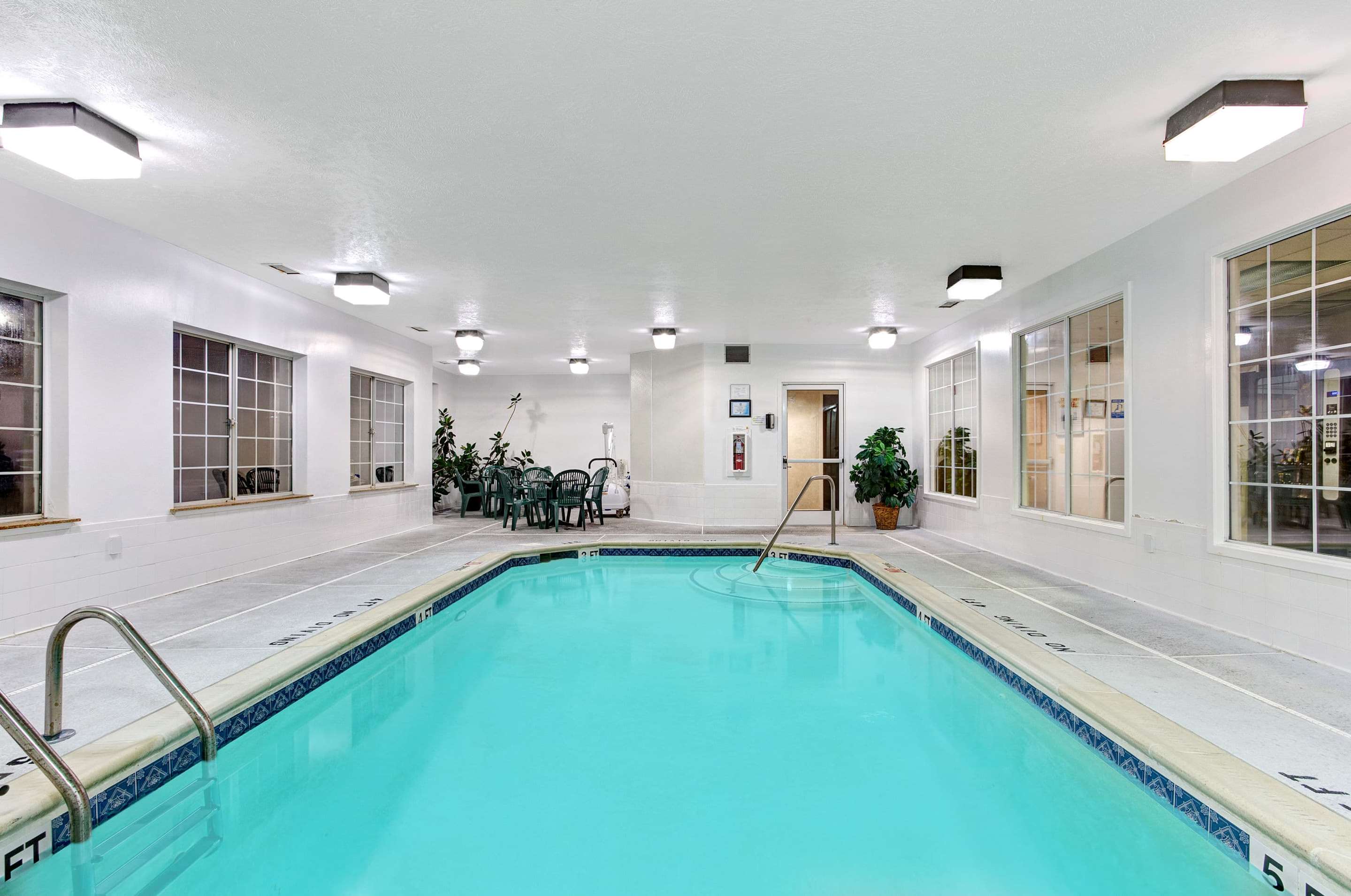 Pool | Super 8 by Wyndham Smithfield-Selma