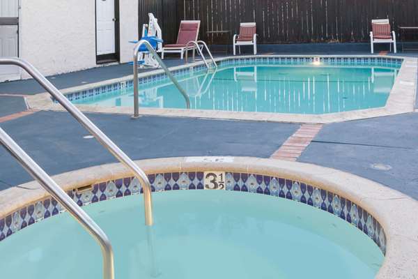 Pool - Days Inn Castaic - I-5, Exit 176