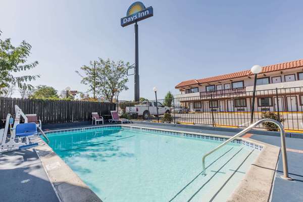 Pool - Days Inn Castaic - I-5, Exit 176