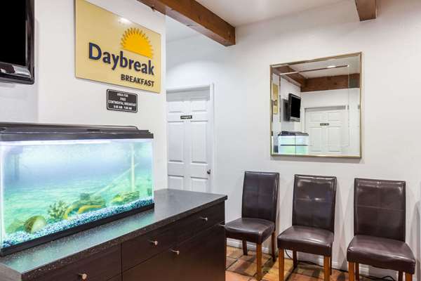  - Days Inn Castaic - I-5, Exit 176