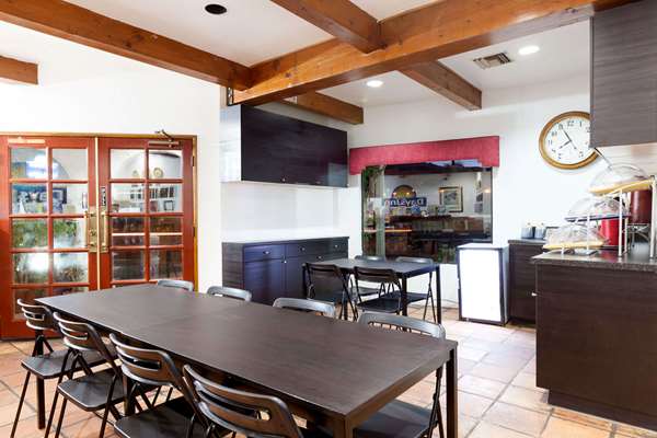  - Days Inn Castaic - I-5, Exit 176