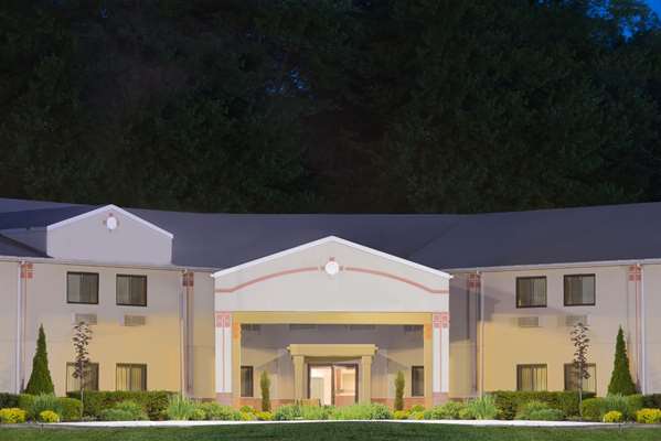 Exterior view - Super 8 Hotel Grove City