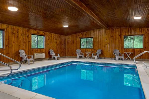 Pool - Super 8 Hotel Grove City