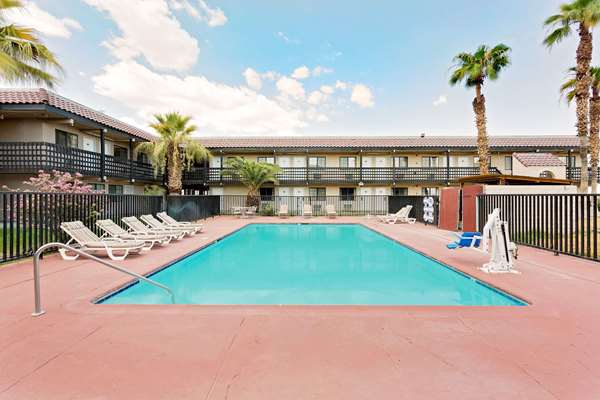 Pool - Days Inn & Suites Needles - I-40, Exit 142