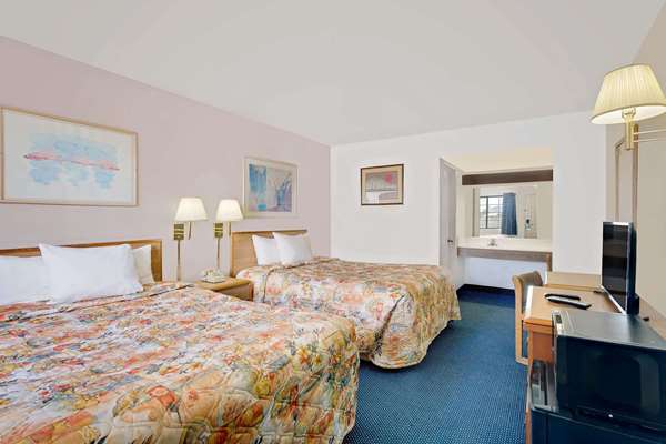  - Days Inn & Suites Needles - I-40, Exit 142