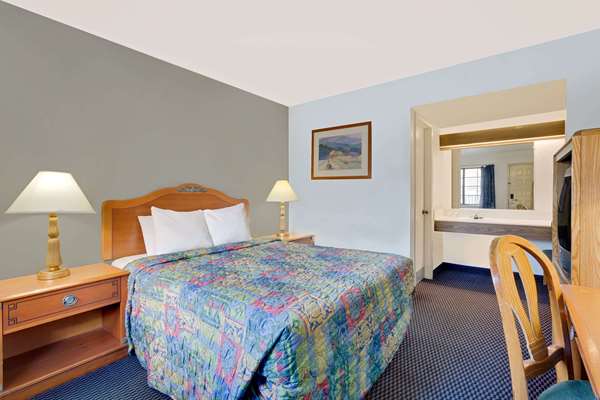  - Days Inn & Suites Needles - I-40, Exit 142