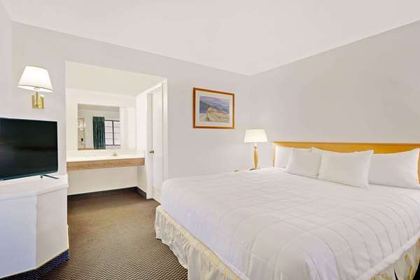 Suite - Days Inn & Suites Needles - I-40, Exit 142