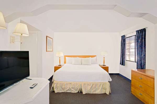 Suite - Days Inn & Suites Needles - I-40, Exit 142