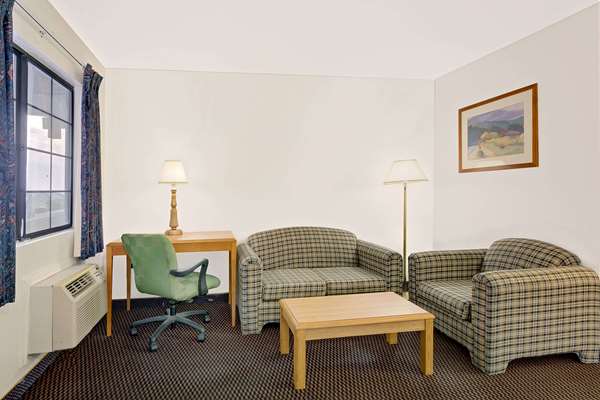 Suite - Days Inn & Suites Needles - I-40, Exit 142