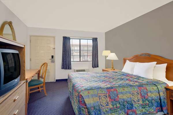  - Days Inn & Suites Needles - I-40, Exit 142