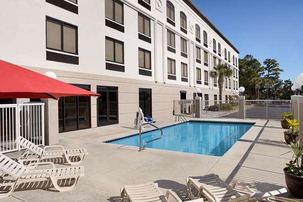 Pool - Wingate by Wyndham Hotel Wilmington