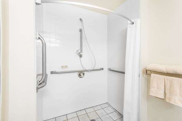  - Super 8 Hotel West Middlesex - I-80, Exit 4B