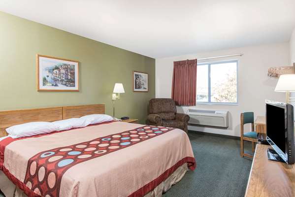  - Super 8 Hotel West Middlesex - I-80, Exit 4B
