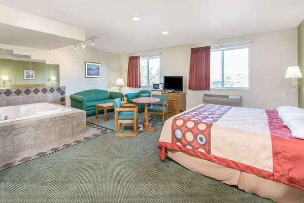 Suite - Super 8 Hotel West Middlesex - I-80, Exit 4B