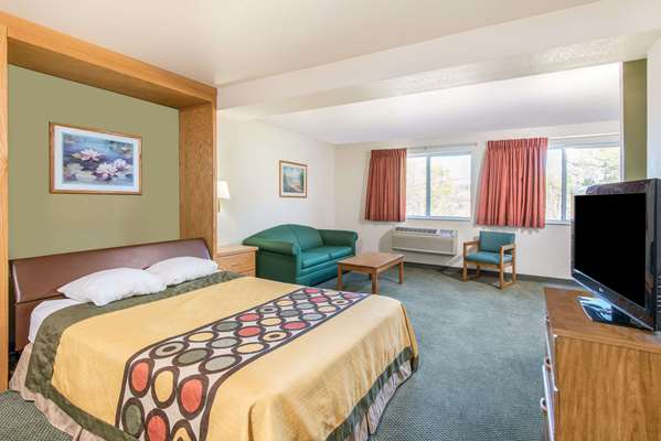 Suite - Super 8 Hotel West Middlesex - I-80, Exit 4B